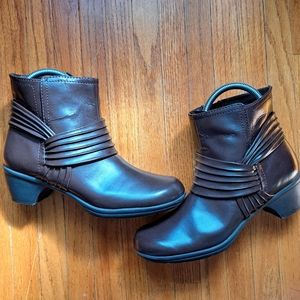 Predictions Comfort Plus Ankle Boots Brown Leather Booties Women's Size 7